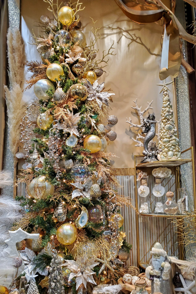 Gold Christmas tree decor